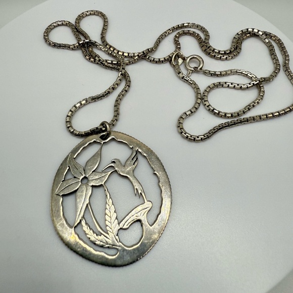 Vintage Italy 925 Sterling Silver Hummingbird & Flower Cutout Pendant Necklace - Picture 2 of 4